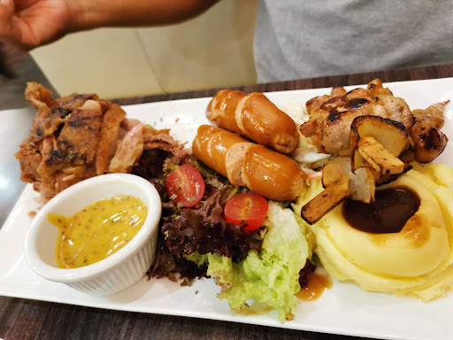 Anmour Cafe Pelangi