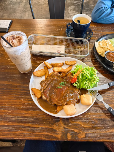 Overstepped Cafe Bandar Perdana