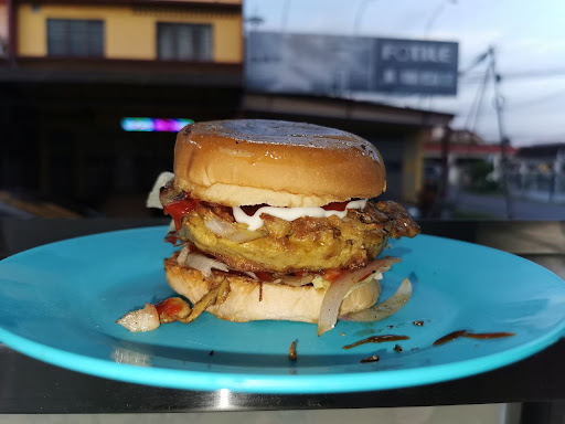 Remy Burger Labis