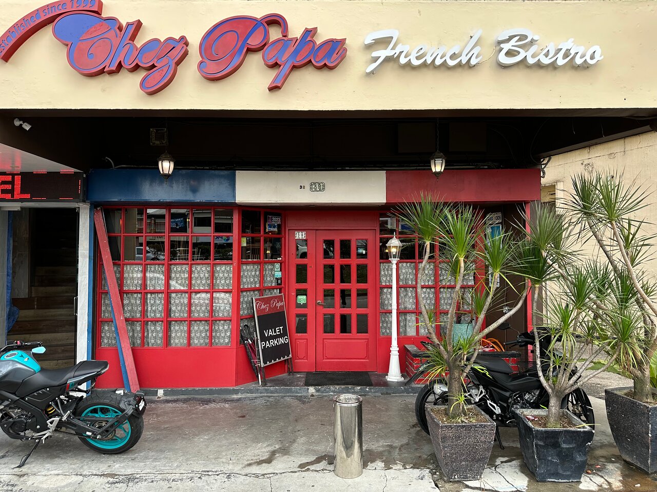 Ulasan Restoran Chez Papa French Bistro & Wine Bar: Menu, Suasana, dan Harga